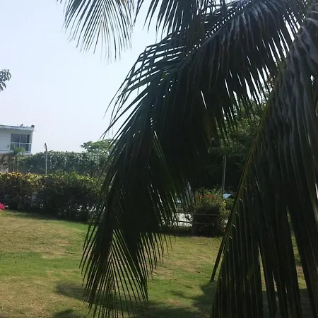 Parador Tropical Hotel *