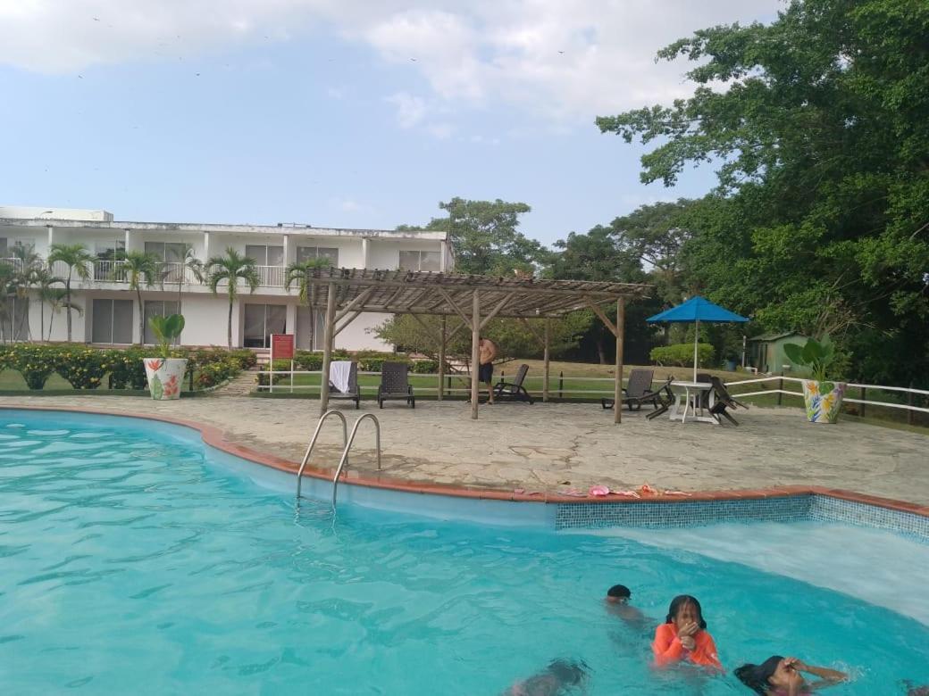 Hotel Parador Tropical *